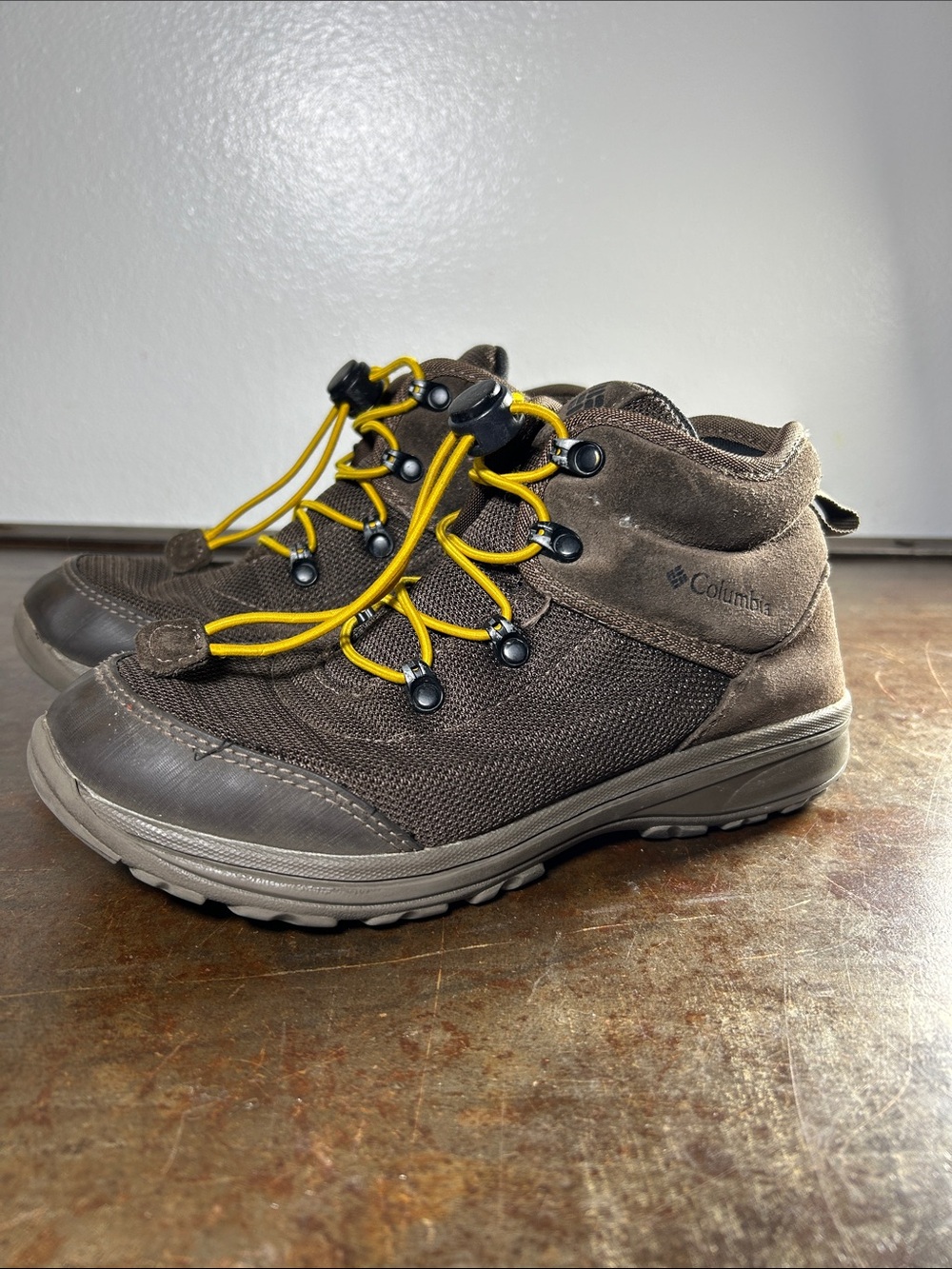 Columbia Kids Waterproof Brown Hiking Boots with Yellow Bungee Laces Boys Size 4